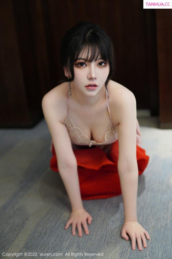   [XiuRen]高清写真图 2022.12.21 No.6022 桃桃子_ 新人美腿第6张图片